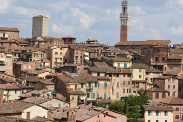 Siena - Veduta caseggiato e Torre del Mangia
