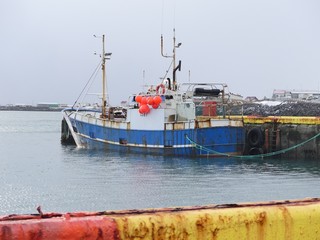bateau de p&ecirc;che au port