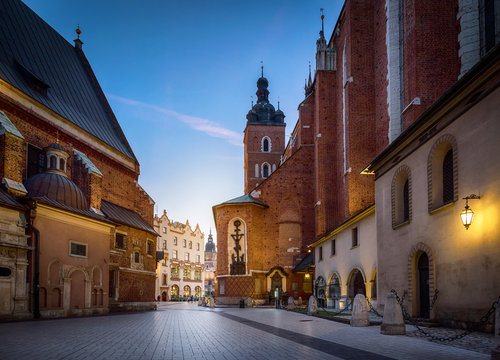 Fototapeta Old city center view with St. Mary's Basilica in Krakow, Poland.  Night view, long exposure.
