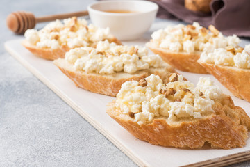 Snack bruschetta with cottage cheese, walnut and honey
