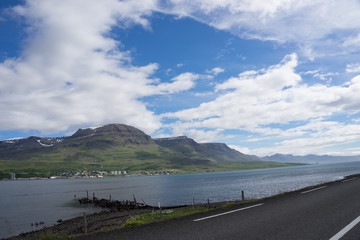 Fototapeta premium Landschaft am Fáskrúðsfjörður / Ostfjorde - Island