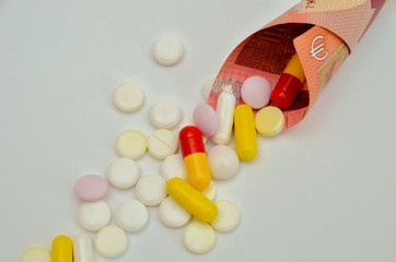 tablets are scattered on the table, dosage for the patient