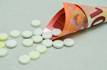 tablets are scattered on the table, dosage for the patient