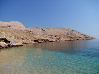 Fototapeta na wymiar Strand auf der Insel Pag in Kroatien