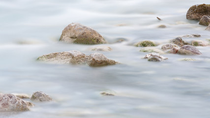 Steine im Wasser.