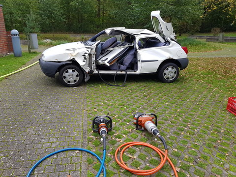 Feuerwehr Auto aufschneiden