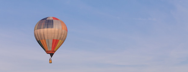 Obraz premium Colorful hot-air balloon flying in the sky