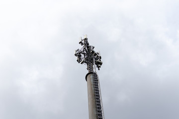 Single high radio mast in front of a cloudy sky
