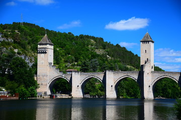 Fototapeta na wymiar The medieval Pont Valentre crossing the Lot River in Cahors, France