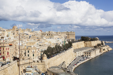 Fototapeta na wymiar A view from Upper Barrakka Gardens to Valletta