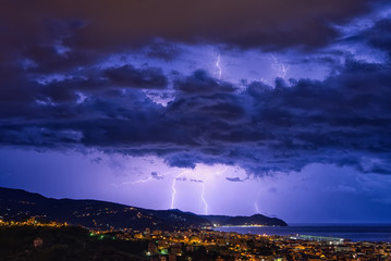Obraz premium Lightning on the Ligurian Sea, Tigullio gulf - Chiavari, Lavagna and Sestri Levante
