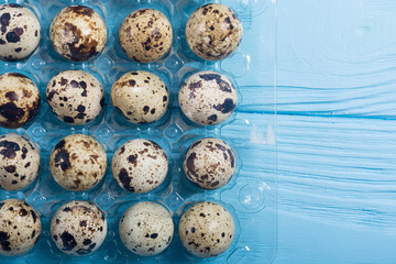 Fototapeta premium Raw qail eggs background