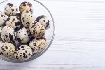 Fototapeta premium Raw qail eggs background