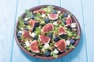 Figs salad with cheese