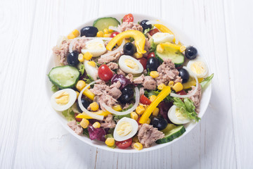 Tuna salad with vegetables