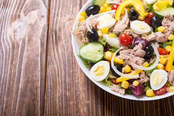 Tuna salad with vegetables