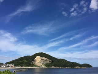 Fototapeta premium 海辺の山