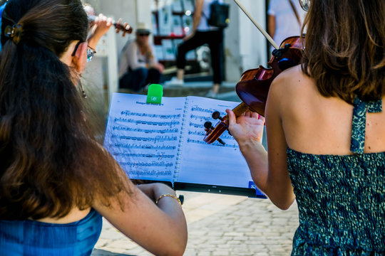 Violonistes et partition.
