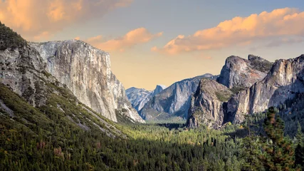 Foto op Plexiglas Prachtig uitzicht op Yosemite National Park bij zonsondergang in Californië © f11photo