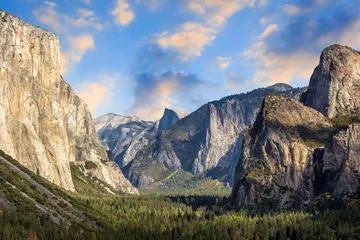 Crédence de cuisine en verre imprimé Half Dome Beautiful view of yosemite national park at sunset in California