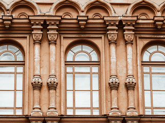 Obraz premium View of windows and details on an exterior of the medieval building in Saint Petersburg, Russia.