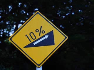 10% ascent traffic sign