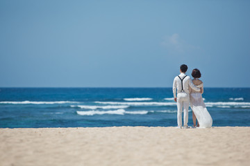 Fototapeta na wymiar bride and groom couple on the ocean shore