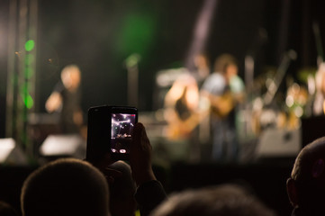 Video recording of the music concert on the smartphone