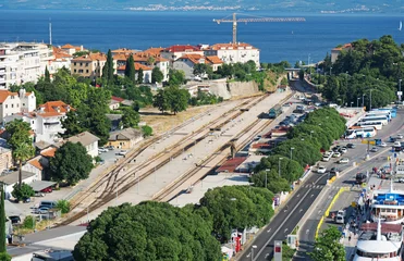 Keuken foto achterwand Treinstation Uitzicht op het treinstation en de oude stad in Split, Kroatië.