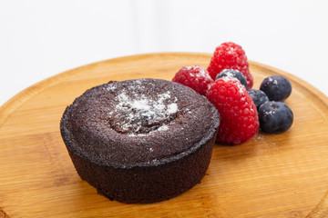 Brownie cake with berries