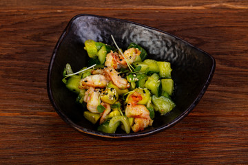 Salad with shrimp and avocado