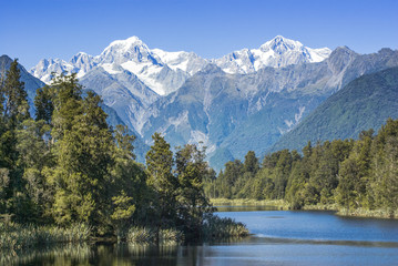 Fototapeta na wymiar New Zealand Lake Matheson and Mount Cook