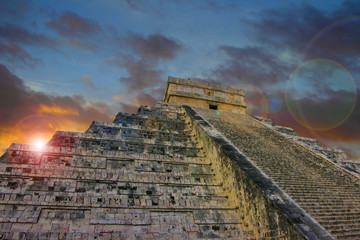 Fototapeta na wymiar Dawn over the pyramid at Chichen Itza , Yucatan, Mexico