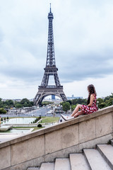 Fototapeta na wymiar Woman looking Eiffel Tower