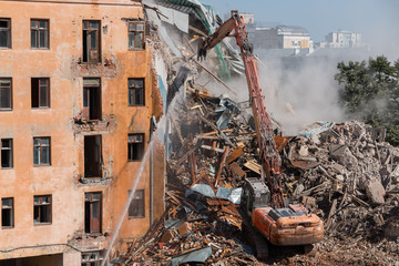 Demolition of an apartment house