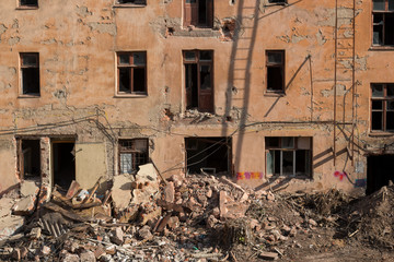 Fototapeta na wymiar Demolition of an apartment house