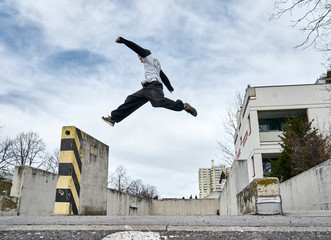 Parkour Sprung in einer Stadt