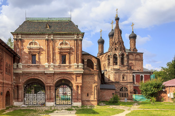 Fototapeta premium Cathedral of the Dormition of the Theotokos of Krutitsy Patriarchal Metochion in Moscow, Russia.