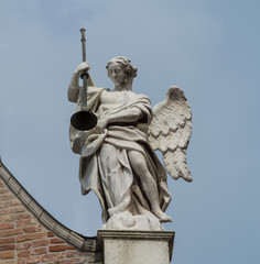 Fototapeta premium Angel statue on the facade of Cremona Cathedral, Italy