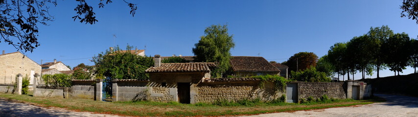 Fototapeta na wymiar Port gabarrier de Juac (Charente)