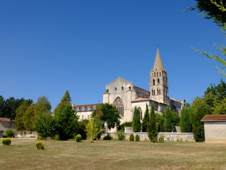 Fototapeta na wymiar abbaye Saint-Étienne de Bassac