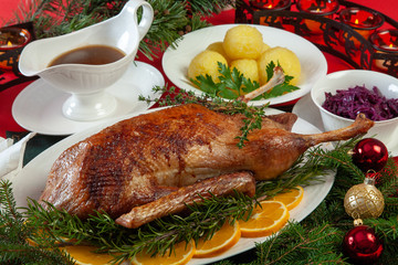 Weihnachtsgans mit Blaukraut und Knödel Gänsebraten