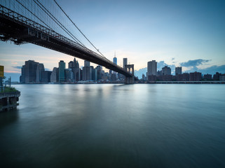 Obraz na płótnie Canvas Brooklyn Bridge und Skyline von Manhattan in New York City, USA
