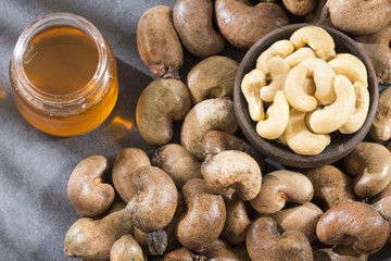 Natural and roasted cashew nut - Anacardium occidentale. marañón