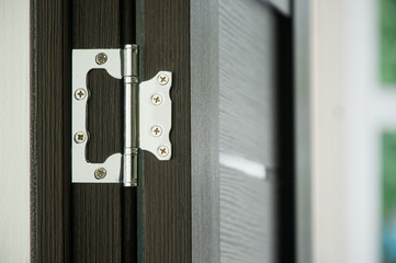 An example of installing a door hinge in a living room.