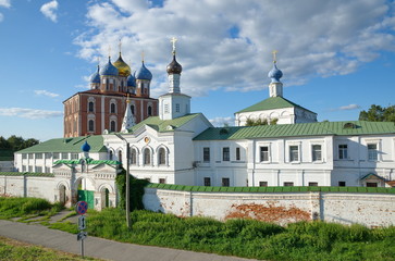 Fototapeta na wymiar Ryazan Kremlin and the Spaso-Preobrazhensky monastery. Ryazan city, Russia