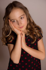 Junges Mädchen in gedanken