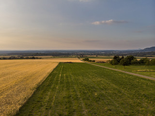 Felder im Abendlicht - Luftaufnahme