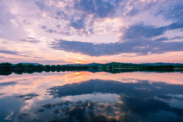 Fototapeta na wymiar Sunset over Hongsong Lake