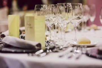 Beautiful centerpieces with vintage decoration for weddings.